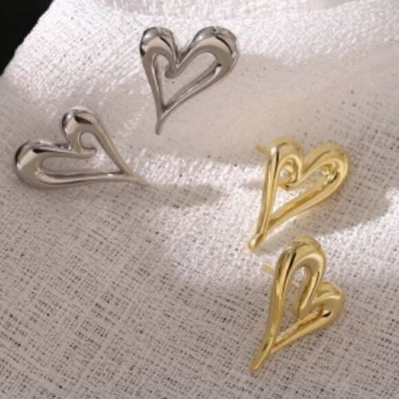 Gold OR Silver Plated Ear Posts Heart Stud Earrings - Picture 4 of 9